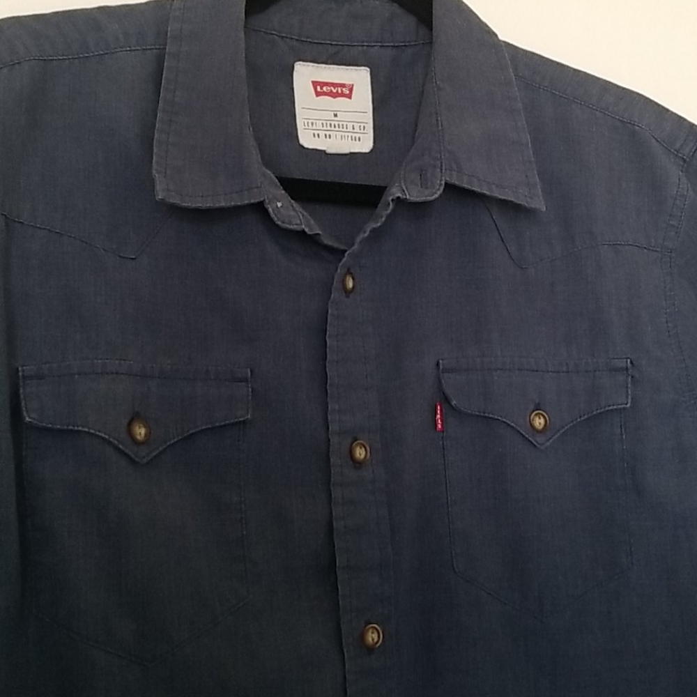Levi's Button Up Shirt